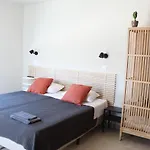 Kleio Ajía Nápa