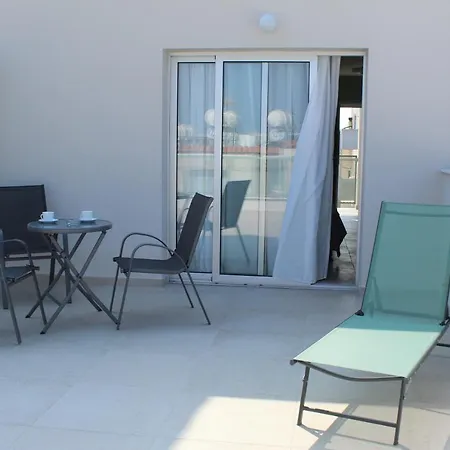 Kleio Aparthotel *