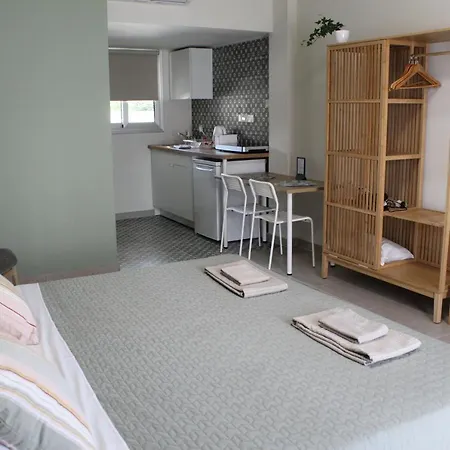 Kleio Aparthotel *