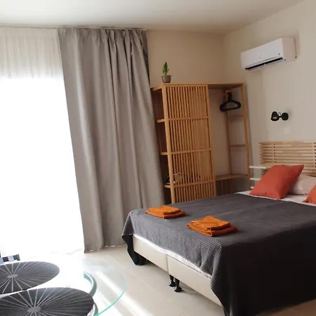 Kleio Aparthotel *