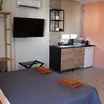 Kleio Hotel *