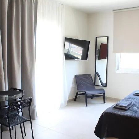Kleio Aparthotel *